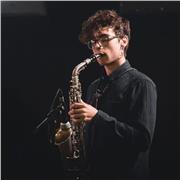 Estudiante de interpretación musical en ESMuC y producción musical. Catalán y español nativo